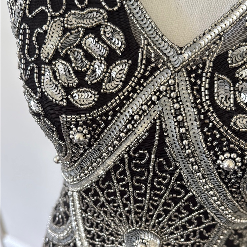 Elegant Flapper Style Black and Silver Women's Dress - Picture 3 of 7